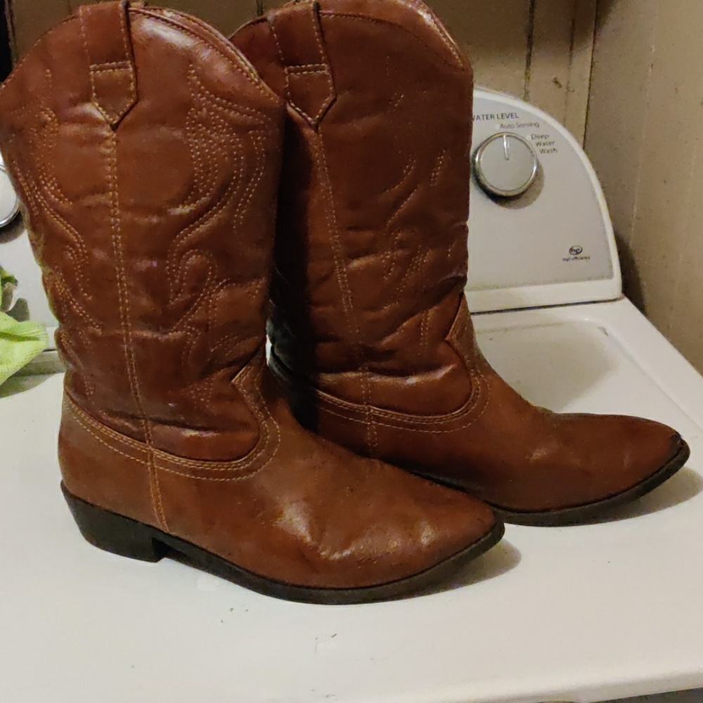 Boots - Picture 5 of 5
